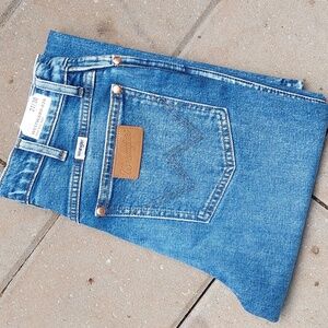 NWT Wrangler Westward "Forget Me Not" High Rise Bootcut Jeans 27 X 30